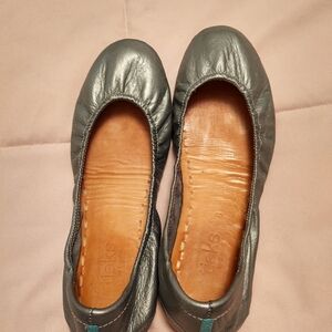 Tieks Metallic Pewter EUC size 8